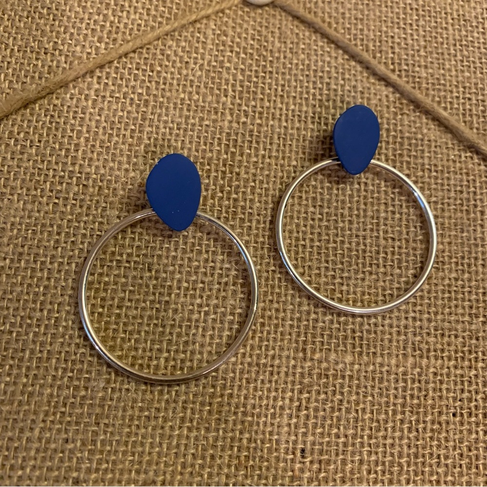 ALM SOHO hoop earrings with blue accent